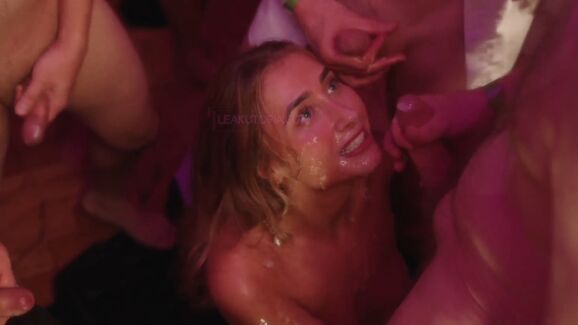 Lillian Phillips 40 Man Bukkake Leaked
